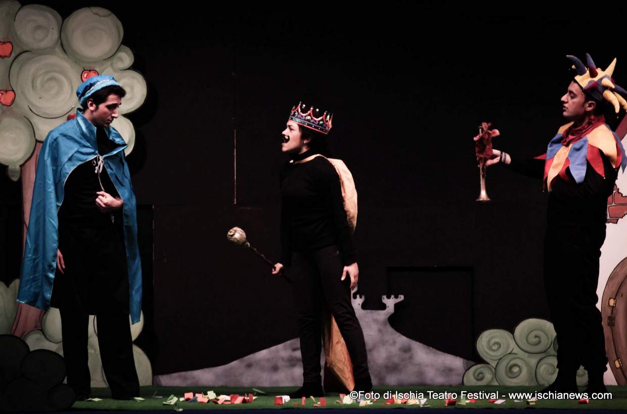 Stranitipici_rappresentazione_ischia_teatro